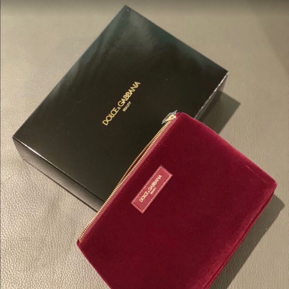 🔹Dolce & Gabbana Beauty Pouch